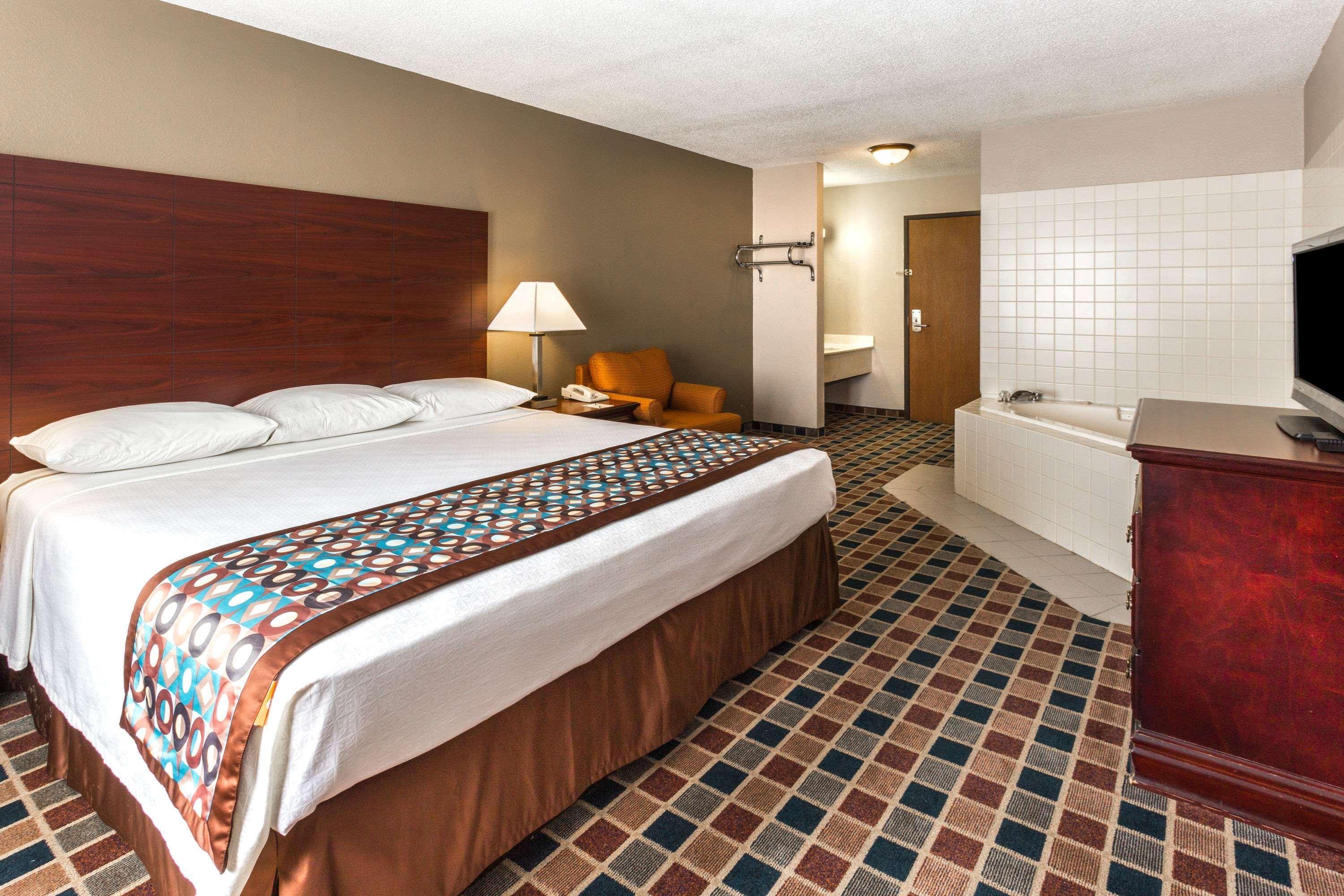 Super 8 By Wyndham In 2* Frankfort
