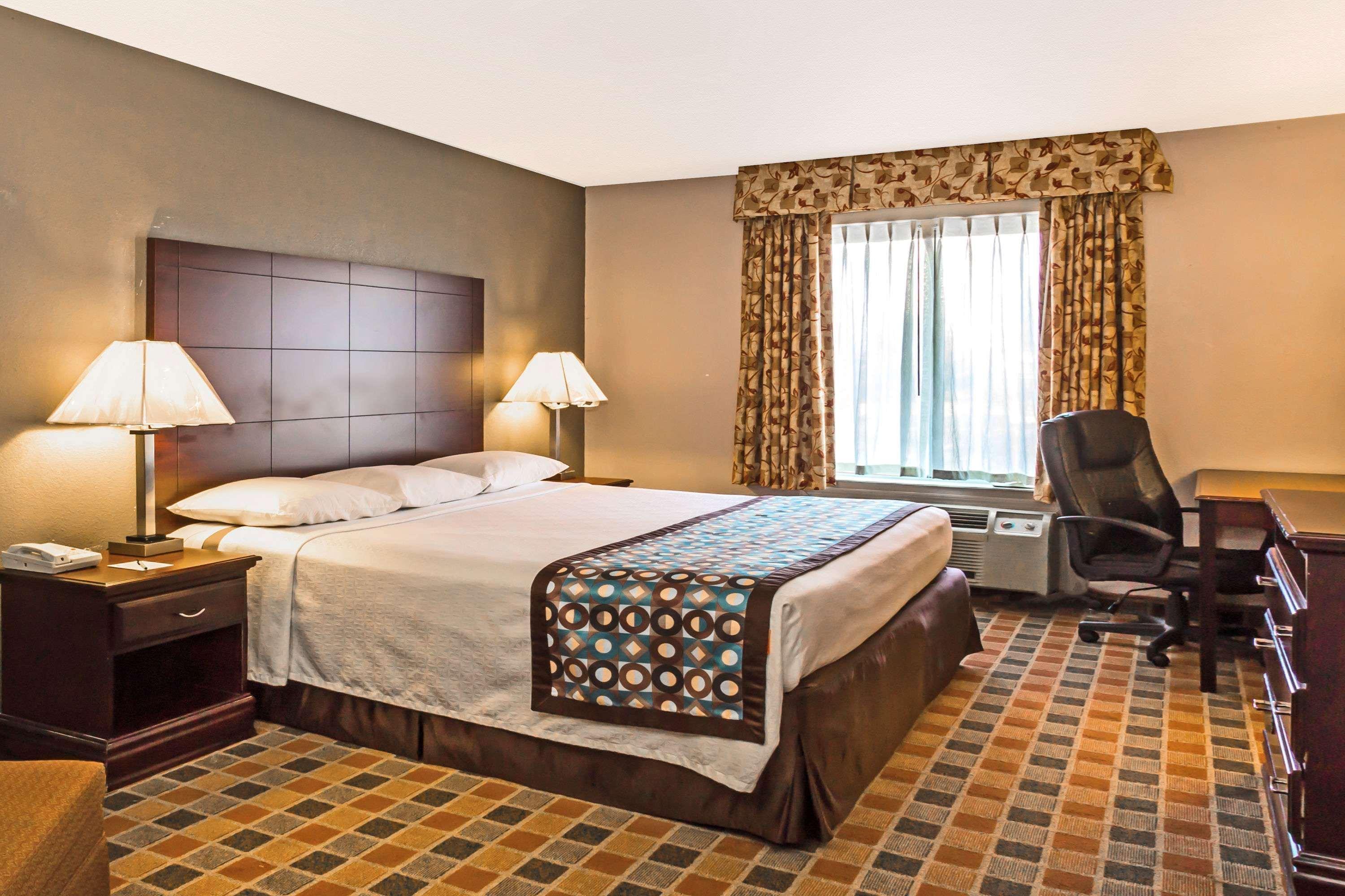 Super 8 By Wyndham In Frankfort