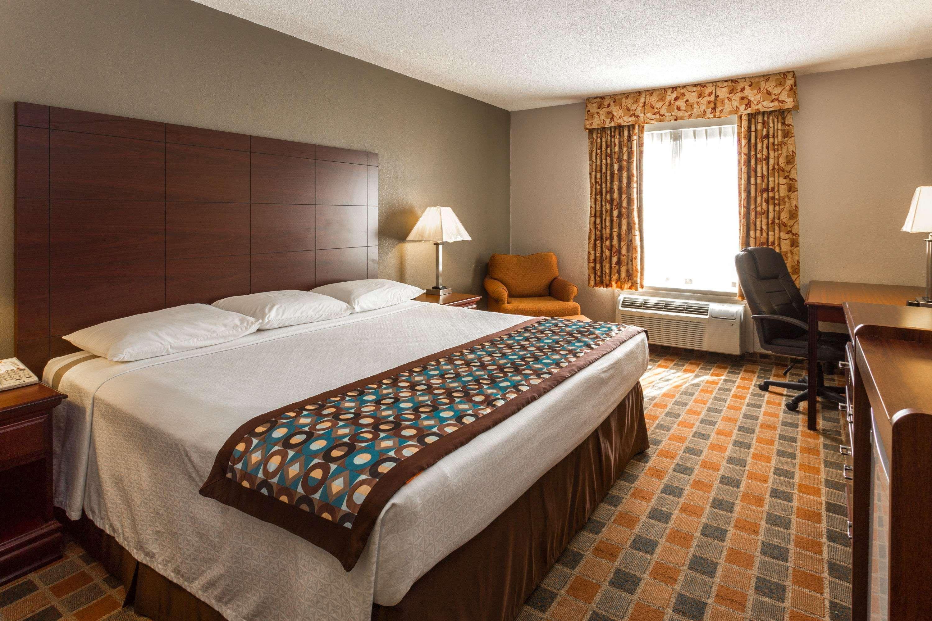 Super 8 By Wyndham In Frankfort