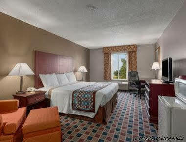 Super 8 By Wyndham In 2* Frankfort